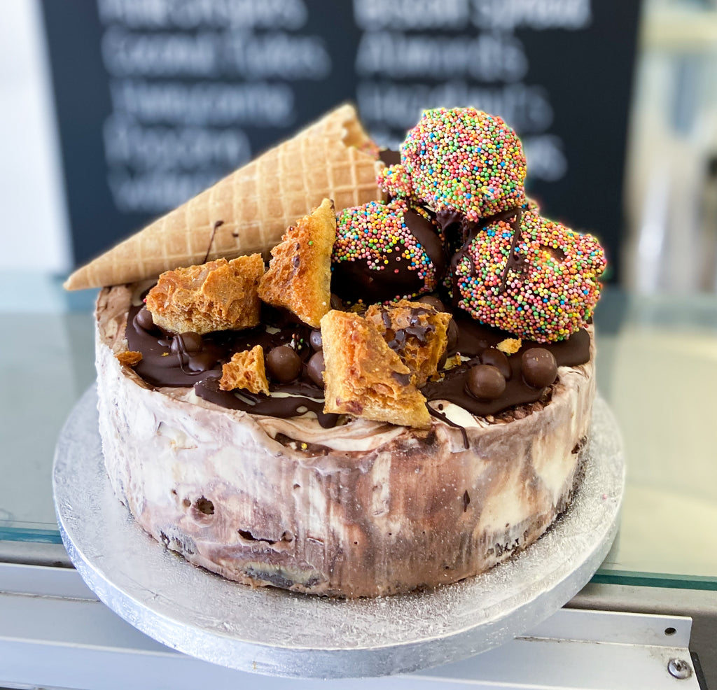Bears Epic Ice Cream Cake, chocolate, honeycomb and waffle cones 20cm